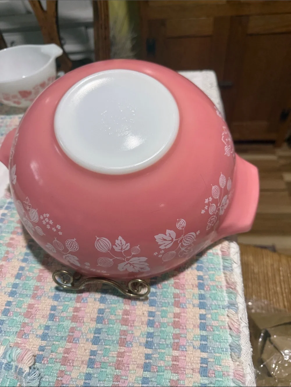 Pyrex Pink gooseberry 444 Cinderella Mixing Bowl (chip)
